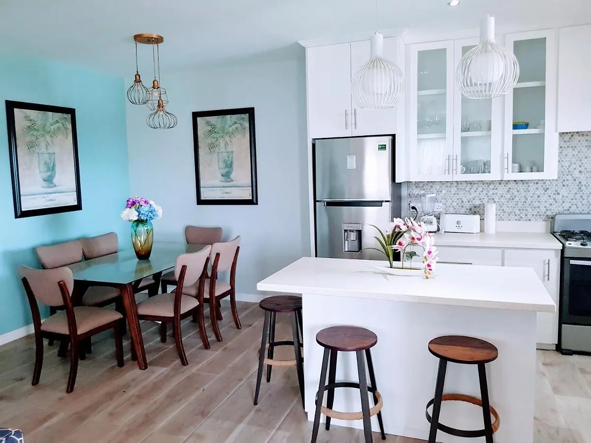 Ocean Crest Villas 卡斯特里