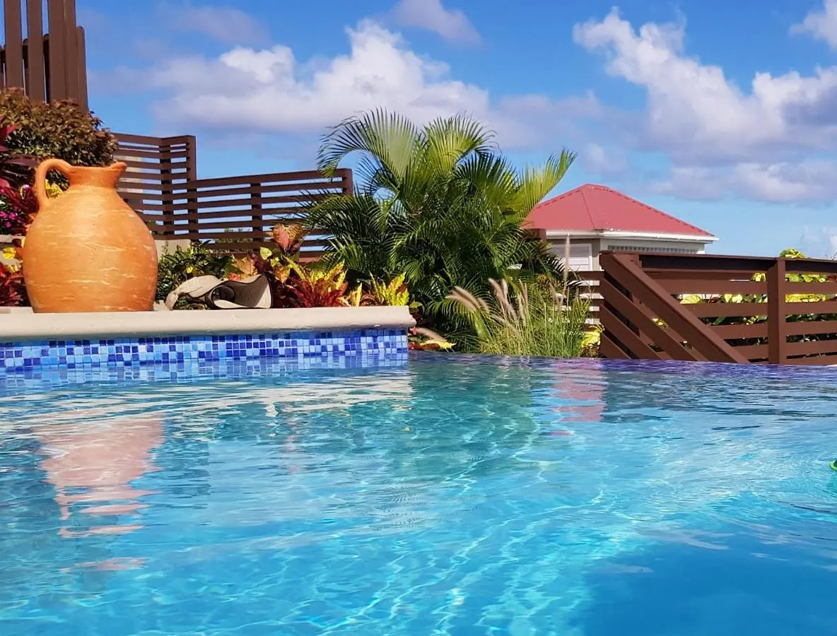 Ocean Crest Villas 卡斯特里