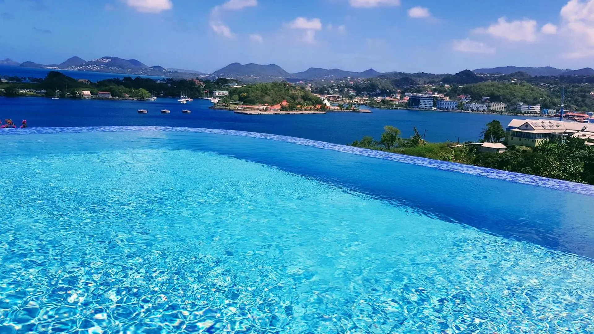 Ocean Crest Villas 卡斯特里 圣卢西亚