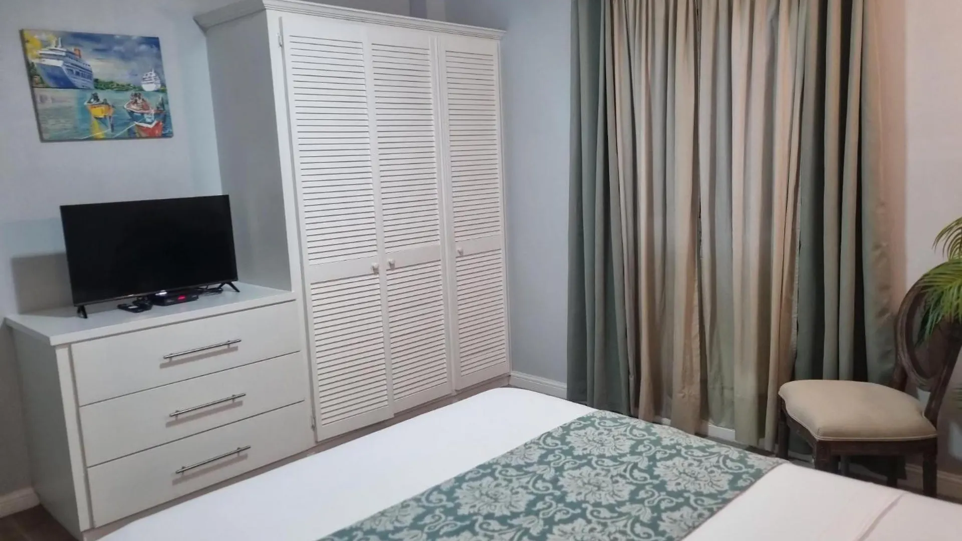 Ocean Crest Villas 卡斯特里
