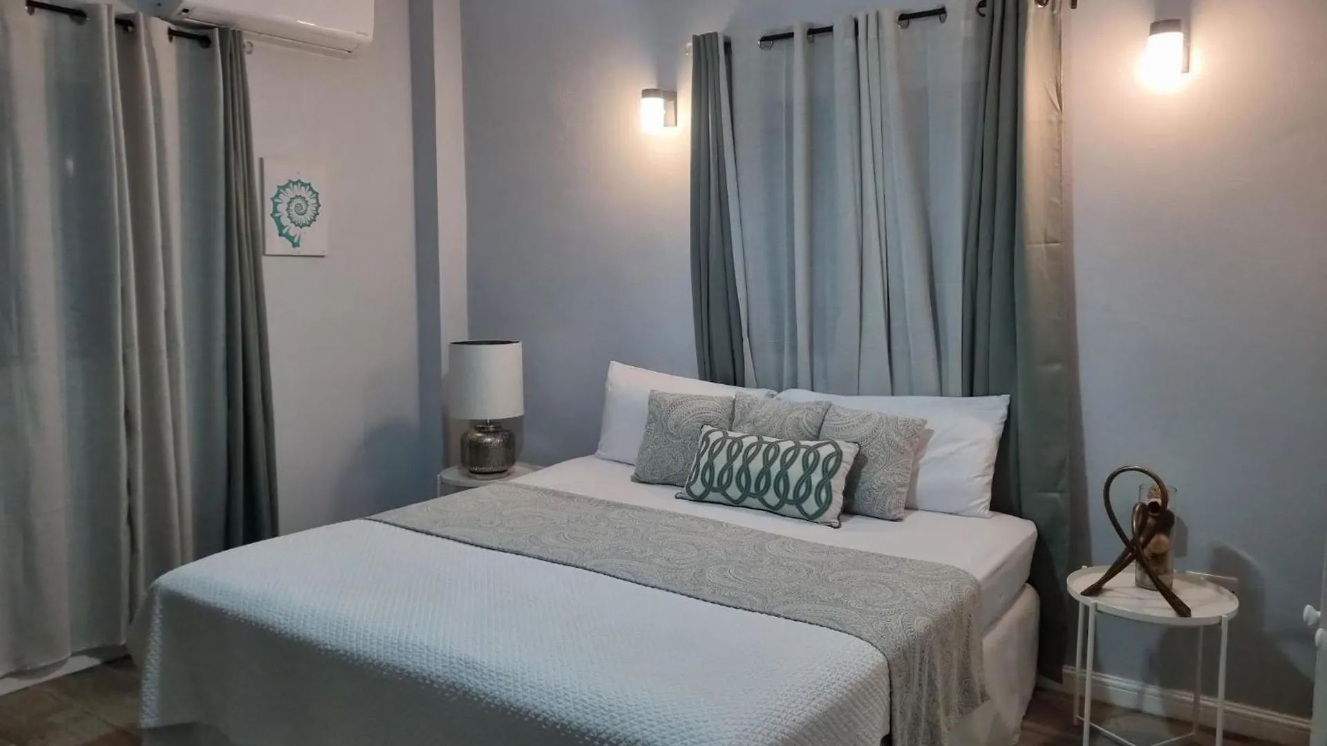 Ocean Crest Villas 卡斯特里
